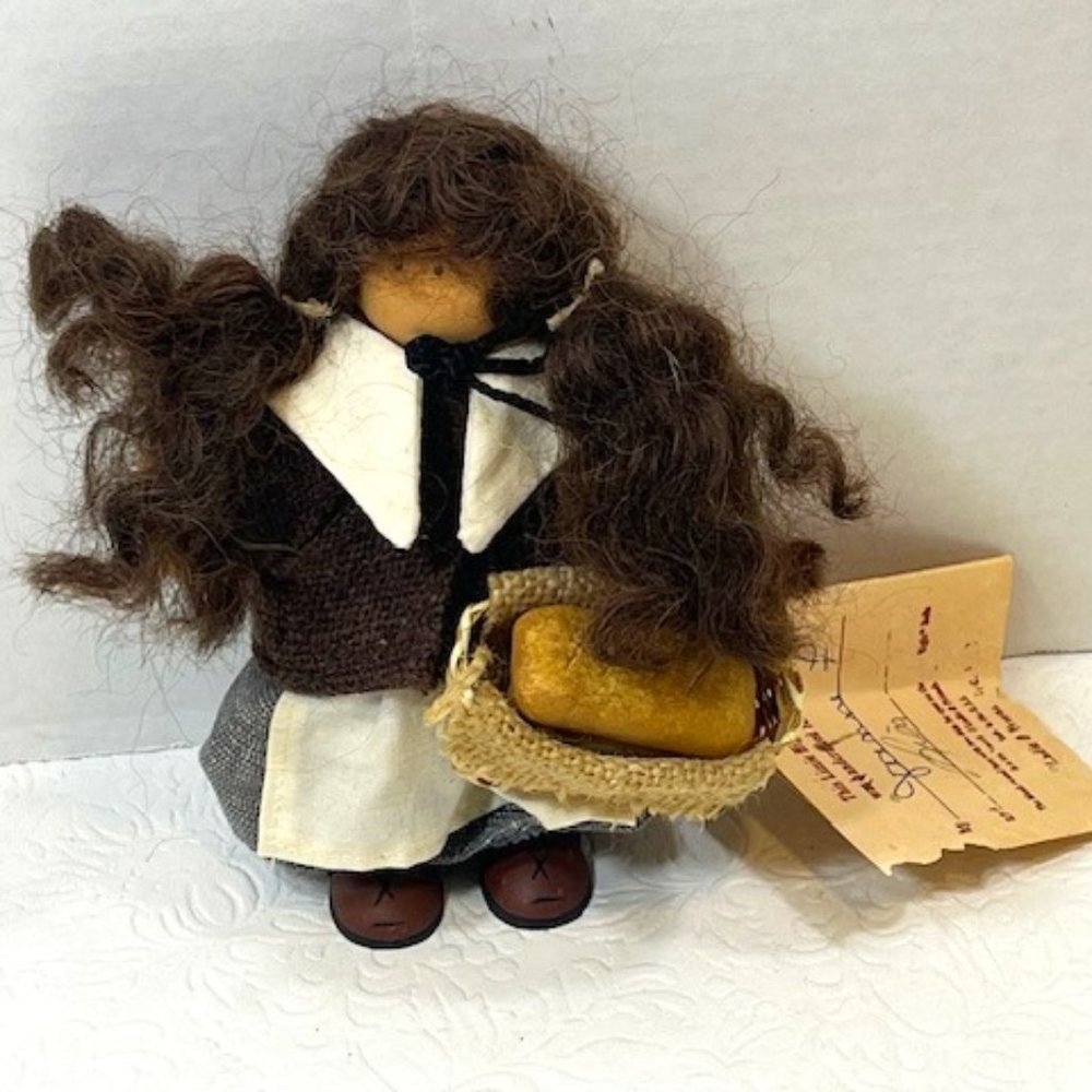 VTG 1998 Wooden Little Pilgrim Girl Doll Lizzie High The Little Ones 6"x4"